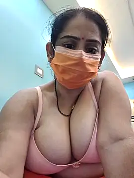 Snapshot of diyam4002 chatting on 02.02.26 diyam4002 online show from 02.02.26