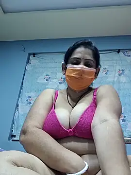 Snapshot of diyam4002 chatting on 02.15.26 diyam4002 online show from 02.15.26