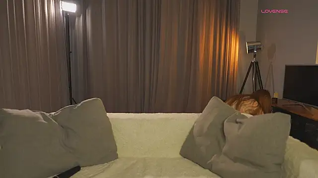 Snapshot of SharaNewbern chatting on 02.07.26 SharaNewbern online show from 02.07.26