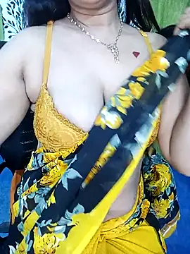 Snapshot of alinaarora chatting on 02.12.26 alinaarora online show from 02.12.26