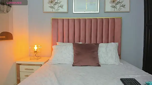 MarianaScott  online show from 04.15.26