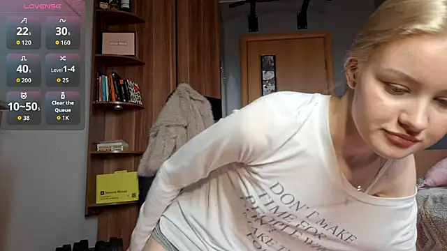 Snapshot of ChongTreece chatting on 04.25.26 ChongTreece online show from 04.25.26