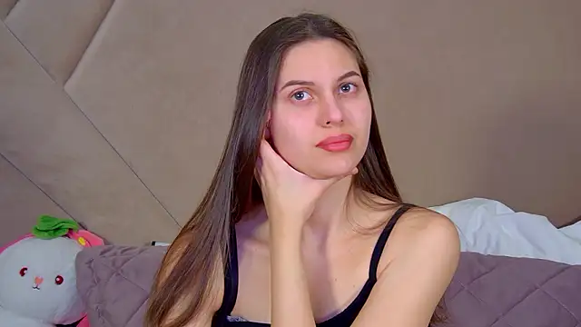 Snapshot of AliceVersal chatting on 02.05.26 AliceVersal online show from 02.05.26