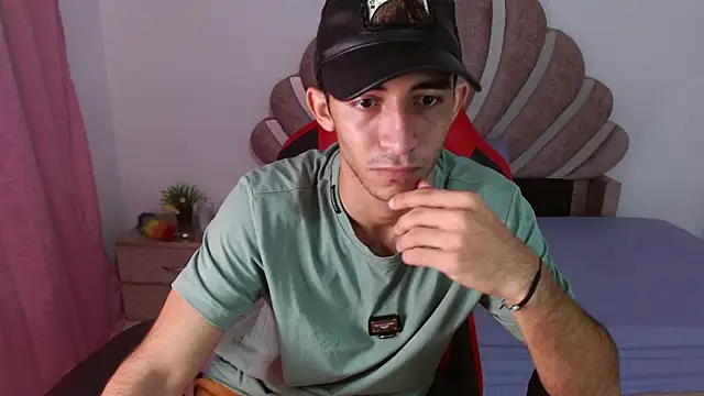 Snapshot of Caius_fox chatting on 02.08.26 Caius fox online show from 02.08.26