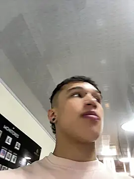 Snapshot of Dominik_Souza chatting on 05.19.26 Dominik Souza online show from 05.19.26