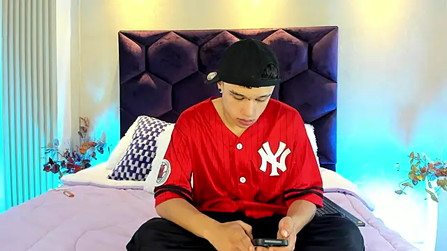 Snapshot of Dominik_Souza chatting on 05.28.26 Dominik Souza online show from 05.28.26