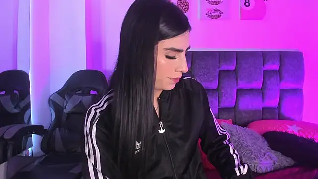 Isabella Moon9 online show from 04.15.26