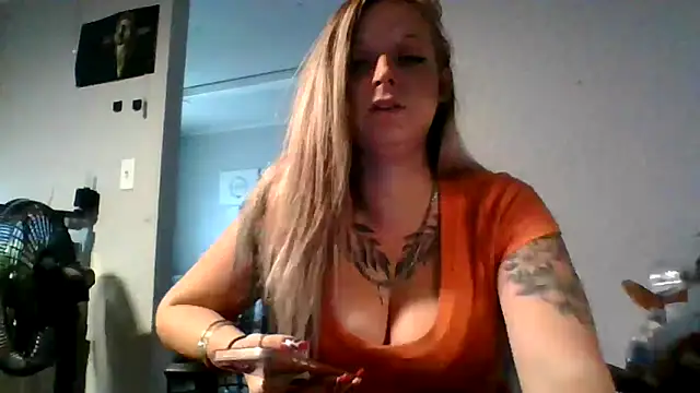 Snapshot of Gypsymomma17 chatting on 06.11.26 Gypsymomma17 online show from 06.11.26