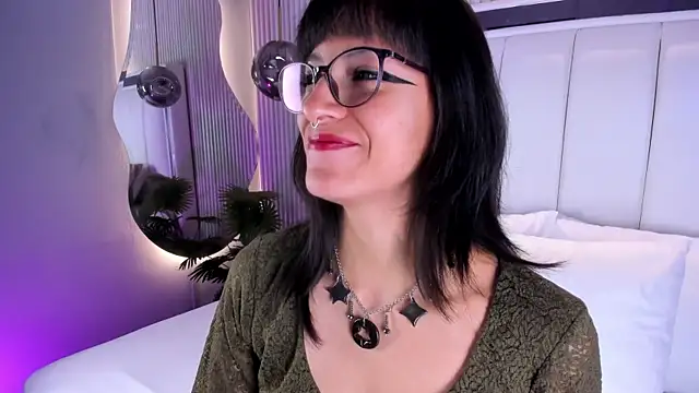 Snapshot of ViolettaColinss chatting on 06.22.26 ViolettaColinss online show from 06.22.26