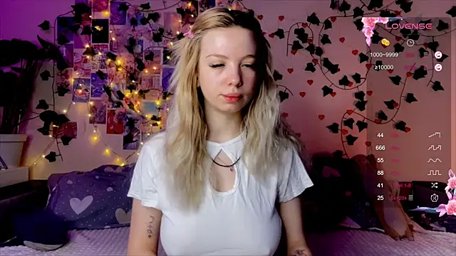 Akari-moon online show from 04.11.26