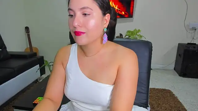 Snapshot of Alessandra_01 chatting on 06.21.26 Alessandra 01 online show from 06.21.26