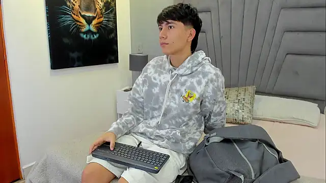 Snapshot of Raphael_Nyon chatting on 02.25.26 Raphael Nyon online show from 02.25.26