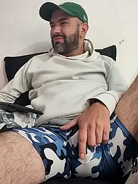 Snapshot of hairyandbigmann chatting on 02.26.26 hairyandbigmann online show from 02.26.26