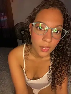 Snapshot of CristalXO chatting on 04.04.26 CristalXO online show from 04.04.26