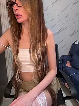 Snapshot of AliceeXHottie chatting on 05.15.26 AliceeXHottie online show from 05.15.26