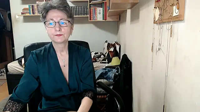 katemodel online show from 10.19.25