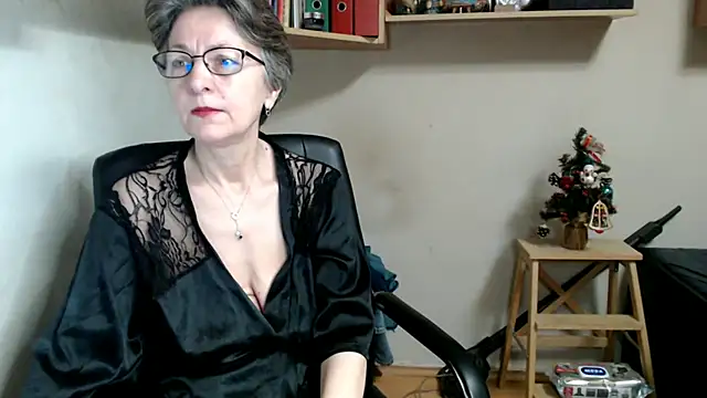 katemodel online show from 12.19.25
