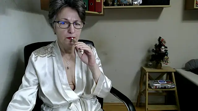 katemodel online show from 12.21.25