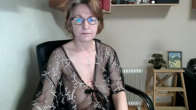 Snapshot of katemodel chatting on 04.20.26 katemodel online show from 04.20.26