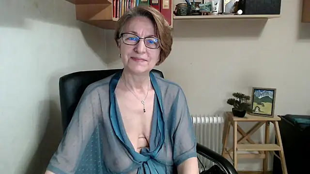 Snapshot of katemodel chatting on 04.26.26 katemodel online show from 04.26.26