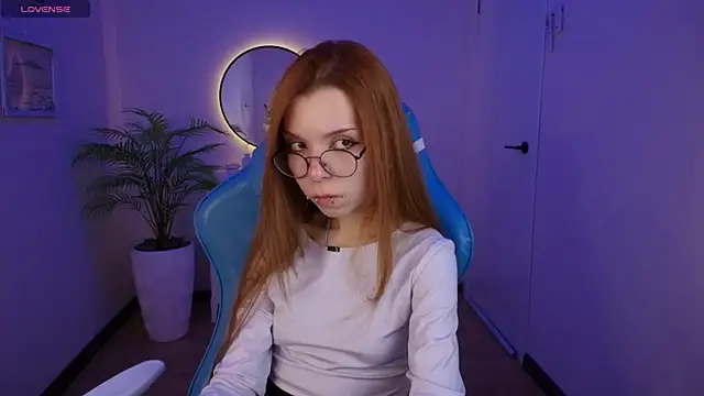 Snapshot of PinkAn8el chatting on 02.25.26 PinkAn8el online show from 02.25.26