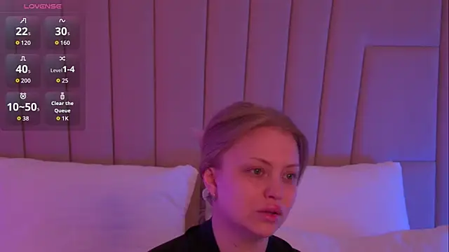 Snapshot of MollyHilton chatting on 02.21.26 MollyHilton online show from 02.21.26