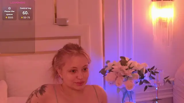 Snapshot of MollyHilton chatting on 03.03.26 MollyHilton online show from 03.03.26