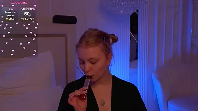 MollyHilton online show from 04.09.26