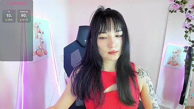 Snapshot of AliceeinWonderlanddd chatting on 07.13.26 AliceeinWonderlanddd online show from 07.13.26