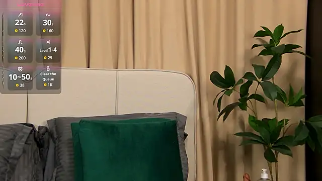 Snapshot of GinaMencee chatting on 02.25.26 GinaMencee online show from 02.25.26