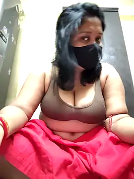 Snapshot of Curvy_Trisha chatting on 03.01.26 Curvy Trisha online show from 03.01.26