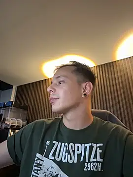 Snapshot of AxelMuller chatting on 02.10.26 AxelMuller online show from 02.10.26