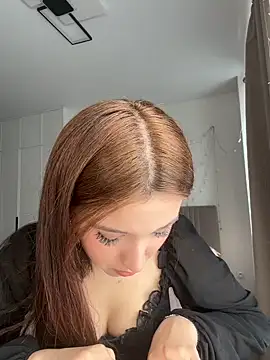 Anna Elfii online show from 05.21.26