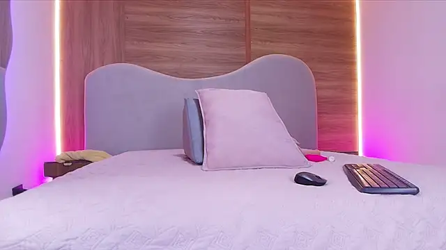 Snapshot of shaina_adams chatting on 02.21.26 shaina adams online show from 02.21.26