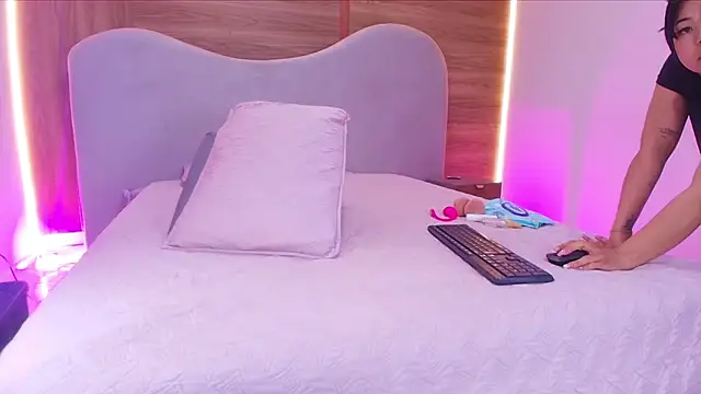 Snapshot of shaina_adams chatting on 02.28.26 shaina adams online show from 02.28.26