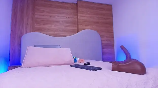 shaina adams online show from 03.31.26