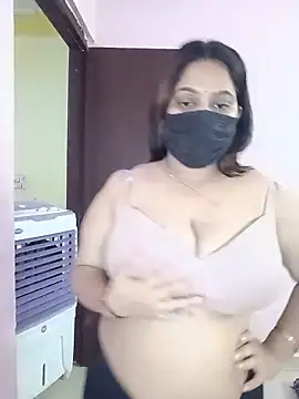 Snapshot of Aliya_Hott chatting on 05.18.26 Aliya Hott online show from 05.18.26