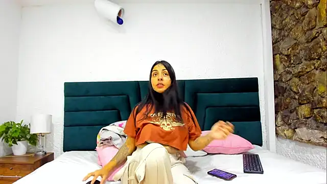 Dahliablack online show from 04.04.26