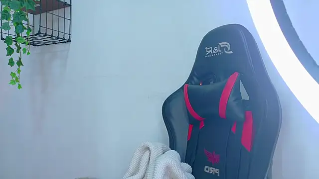 Snapshot of AnnieRouse__ chatting on 02.05.26 AnnieRouse online show from 02.05.26