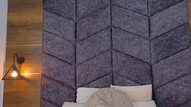 AnnieRouse   online show from 04.09.26