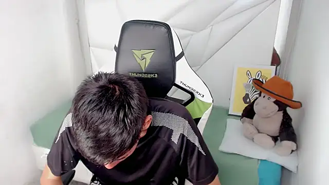 Snapshot of Liarr_ chatting on 02.13.26 Liarr online show from 02.13.26