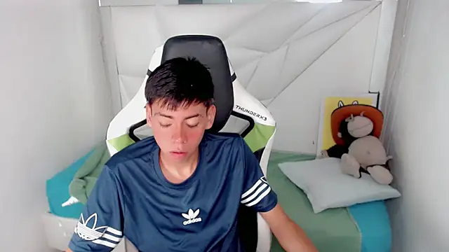 Snapshot of Liarr_ chatting on 02.14.26 Liarr online show from 02.14.26