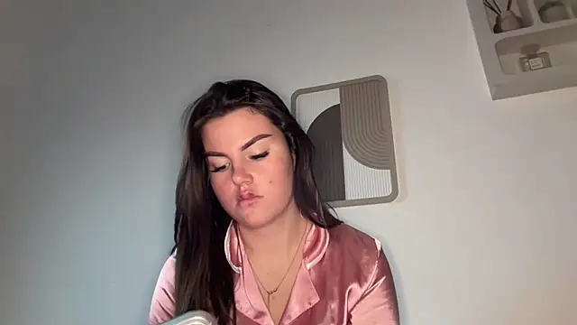 Snapshot of kiaraaaa75 chatting on 02.12.26 kiaraaaa75 online show from 02.12.26