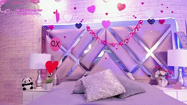 Snapshot of HarperrWest chatting on 02.13.26 HarperrWest online show from 02.13.26