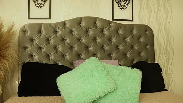 katt eyes  online show from 04.08.26