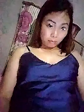 Snapshot of Ella-aa chatting on 04.17.26 Ella-aa online show from 04.17.26