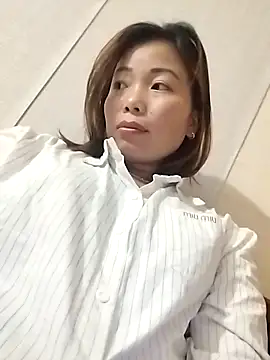 Snapshot of Ella-aa chatting on 05.02.26 Ella-aa online show from 05.02.26