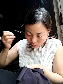 Snapshot of Ella-aa chatting on 05.18.26 Ella-aa online show from 05.18.26