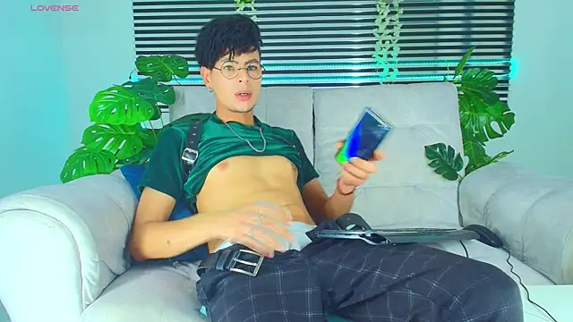 ThiiagoSaeenz online show from 04.16.26