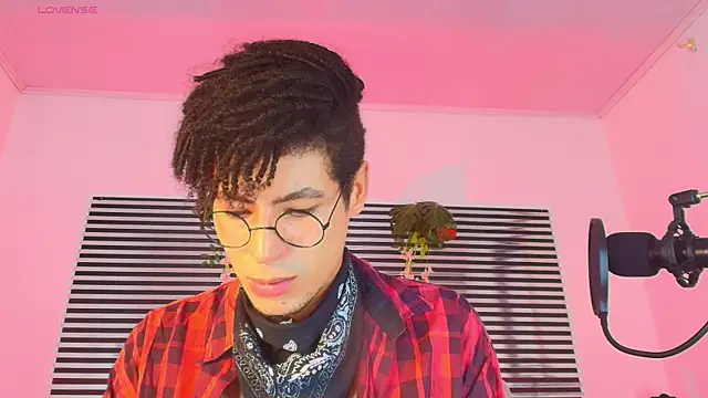 Snapshot of ThiiagoSaeenz chatting on 05.30.26 ThiiagoSaeenz online show from 05.30.26